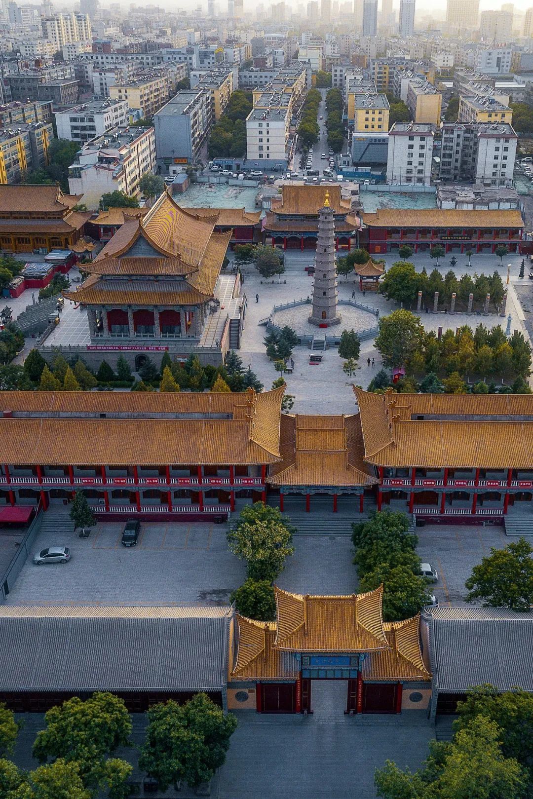▲ 鸠摩罗什寺，罗什塔默然矗立。图/视觉中国