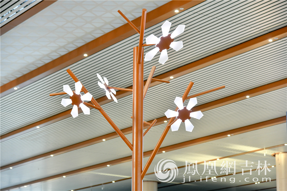 长白山站内景。 梁琪佳摄