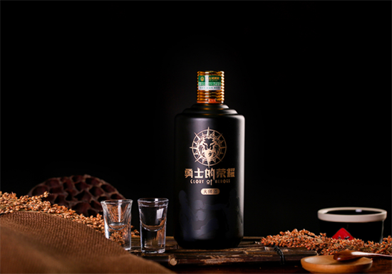 民族酱酒品牌国人的荣耀酒勇士的荣耀大师酒升级版一箱11760元