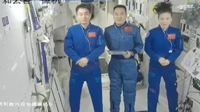 翟志刚答香港青年:在太空如何保持“感觉良好”_凤凰网视频_凤凰网