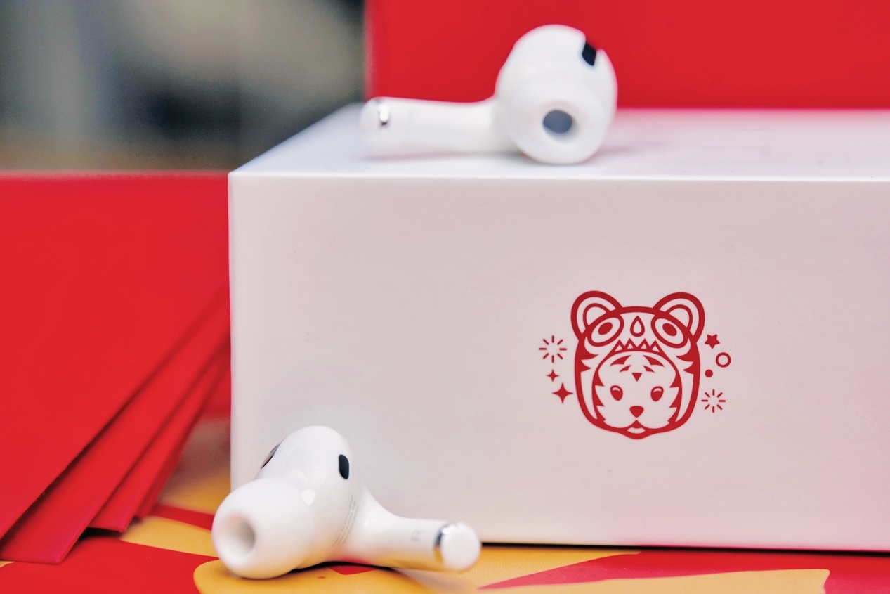 AirPods Pro虎年特别版发布：镌刻定制虎年符号售1999元支持免息分期_凤凰网