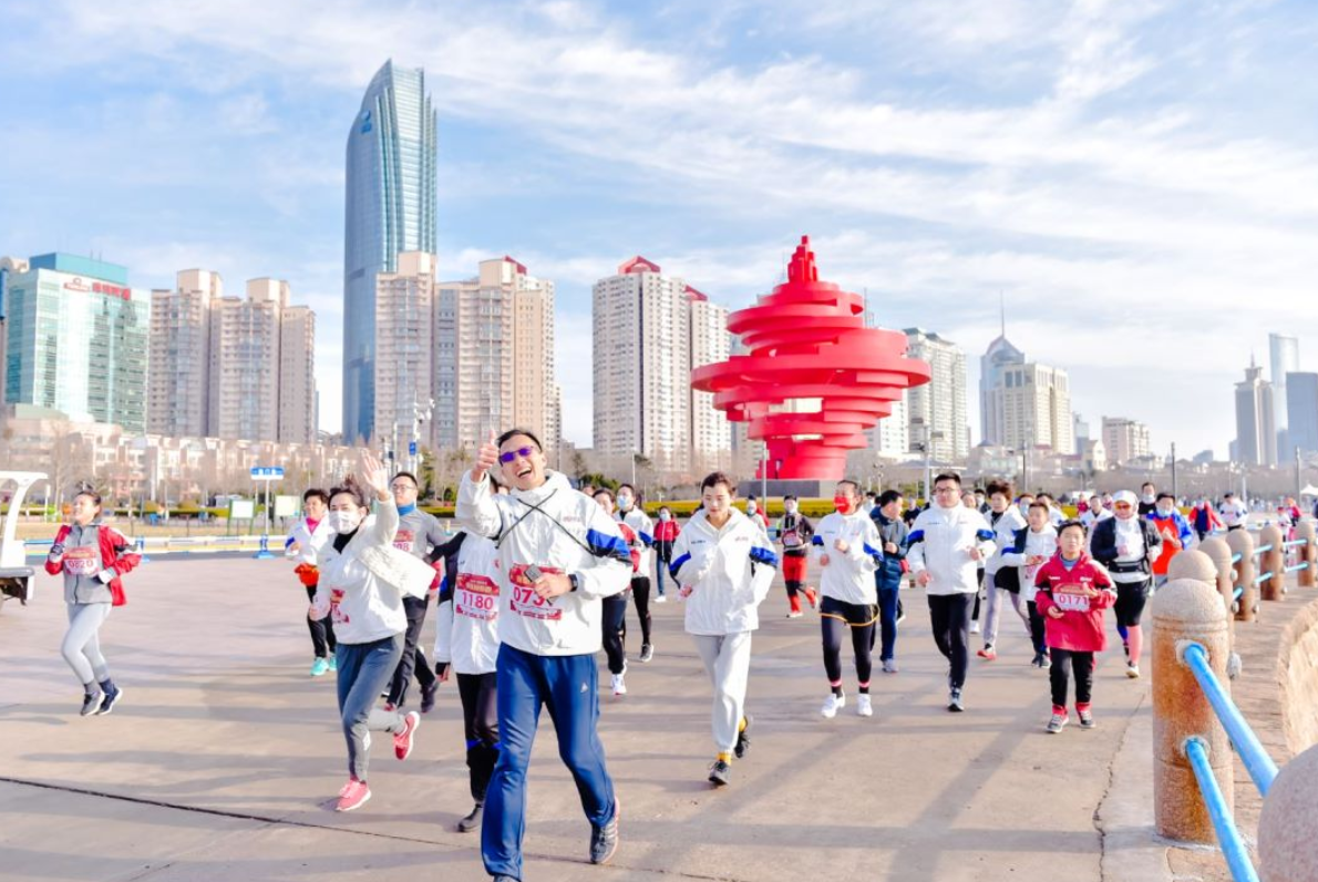 “可口可乐2022青岛迎新跑·跑迎新年第一缕阳光”火热开跑