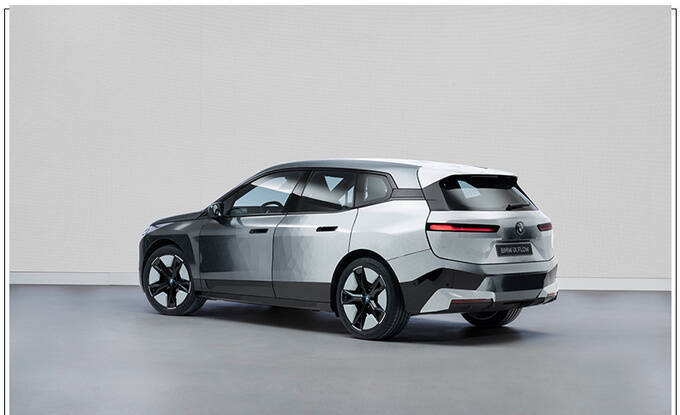 宝马发布可变色车漆技术车身从白到黑自由切换-图5