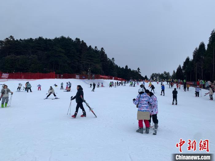 明月山滑雪场照片图片