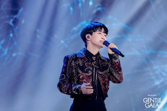 周深倾情献唱《Rubia》