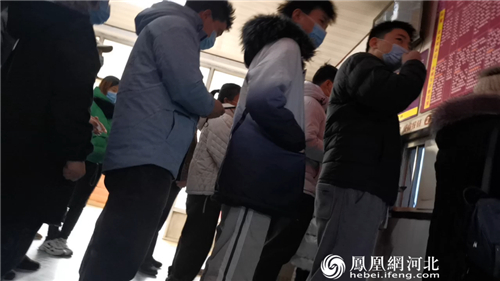 图6：高阳县中医院未落实排队间隔一米