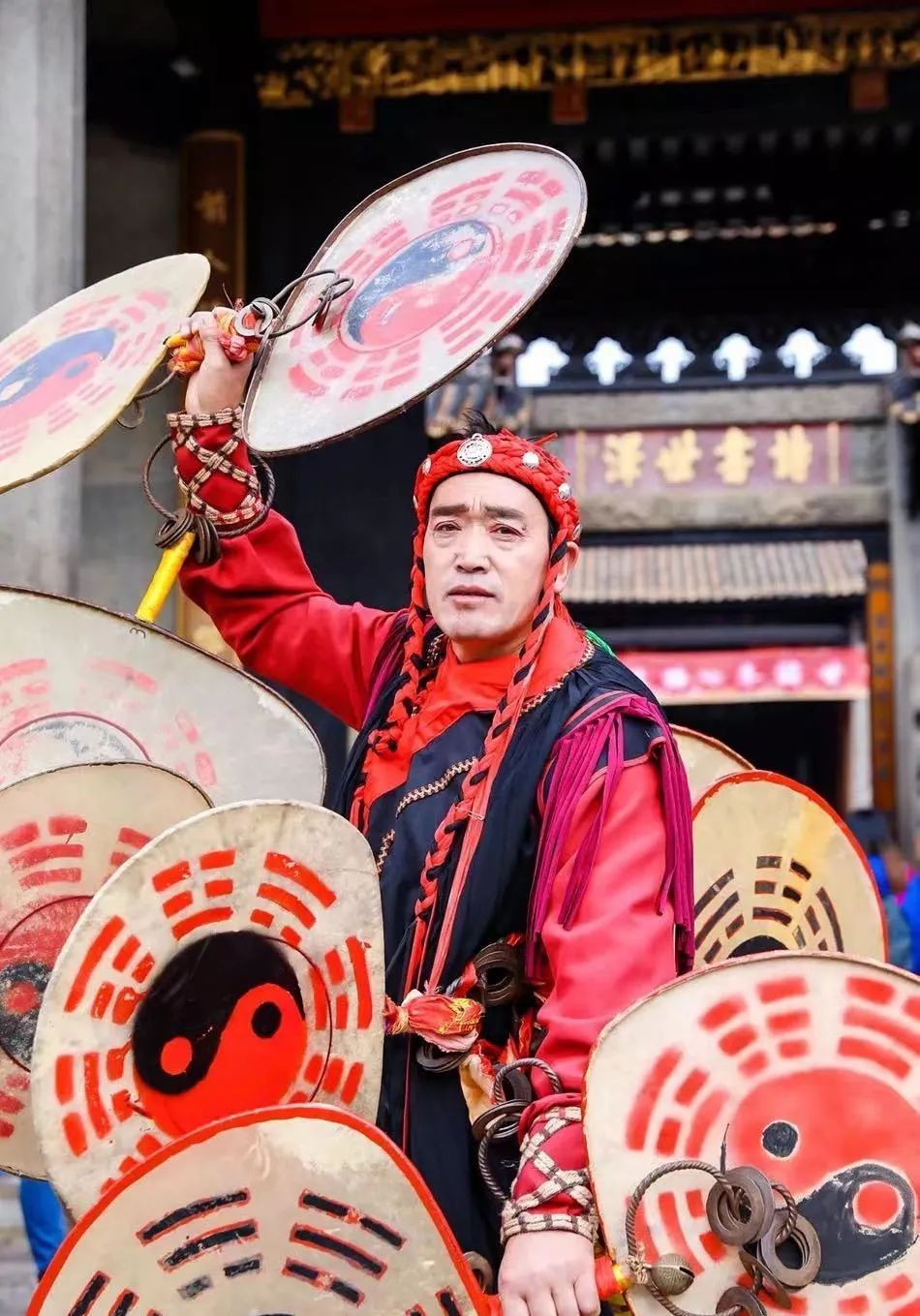 热闹的秦安扇鼓舞旋起来红红火火的日子美起来