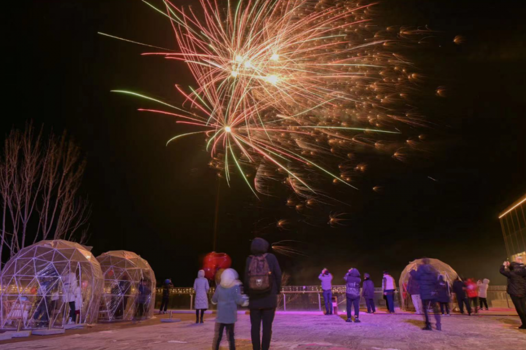 烟火里的浪漫与寄愿山河错落漫天星辰跨年夜,酒店已经上演倒数烟花