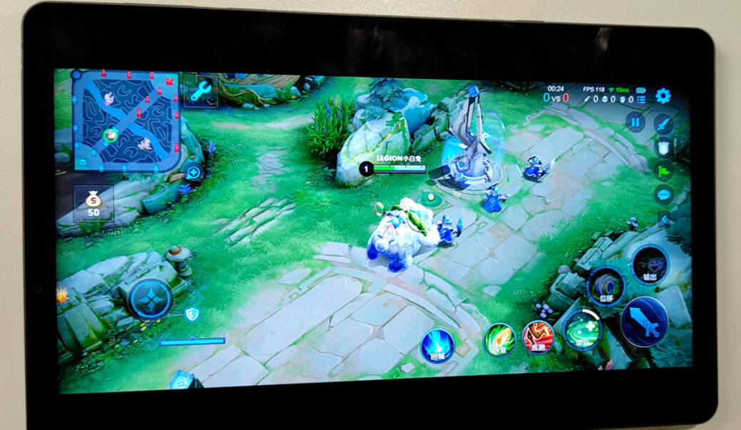 开启后,画面变窄,屏幕上下填充为黑色