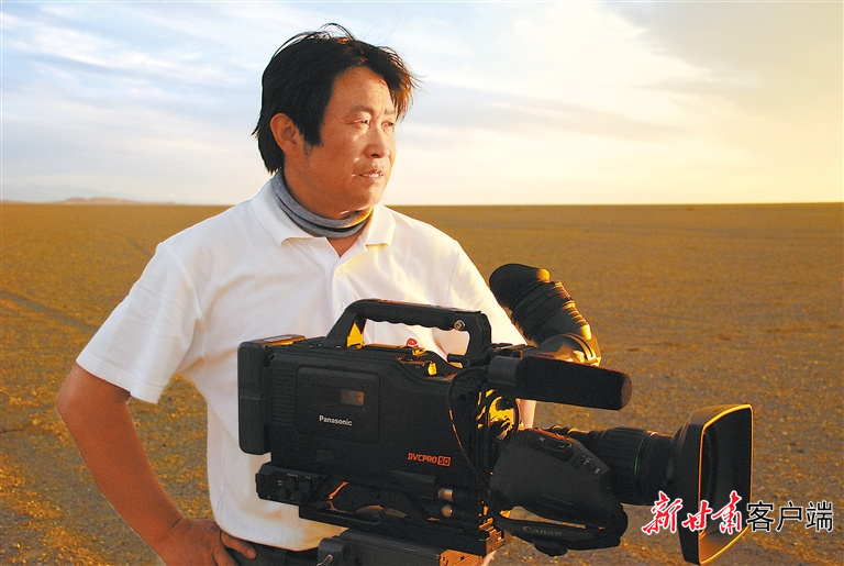 秦川在拍摄现场