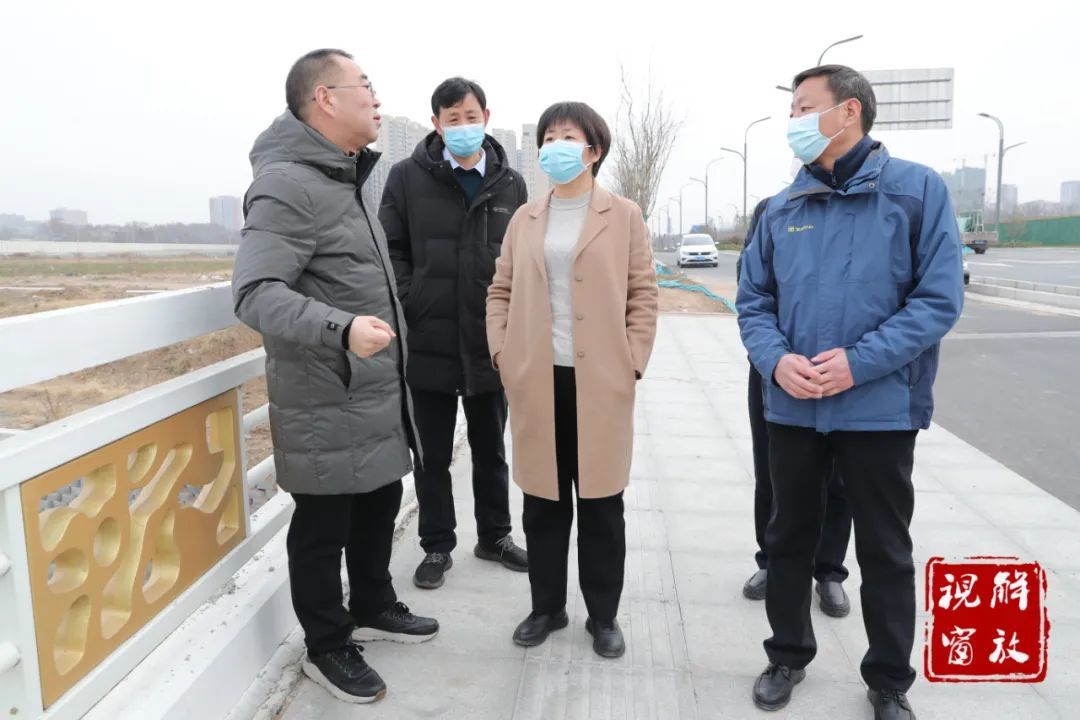 在普济河河道治理工地查看环保情况