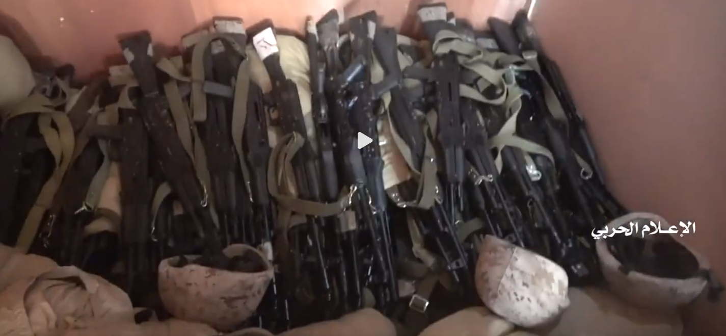 集装箱里紧密堆积的AK-103步枪，这可是也门战场上颇为稀罕的武器