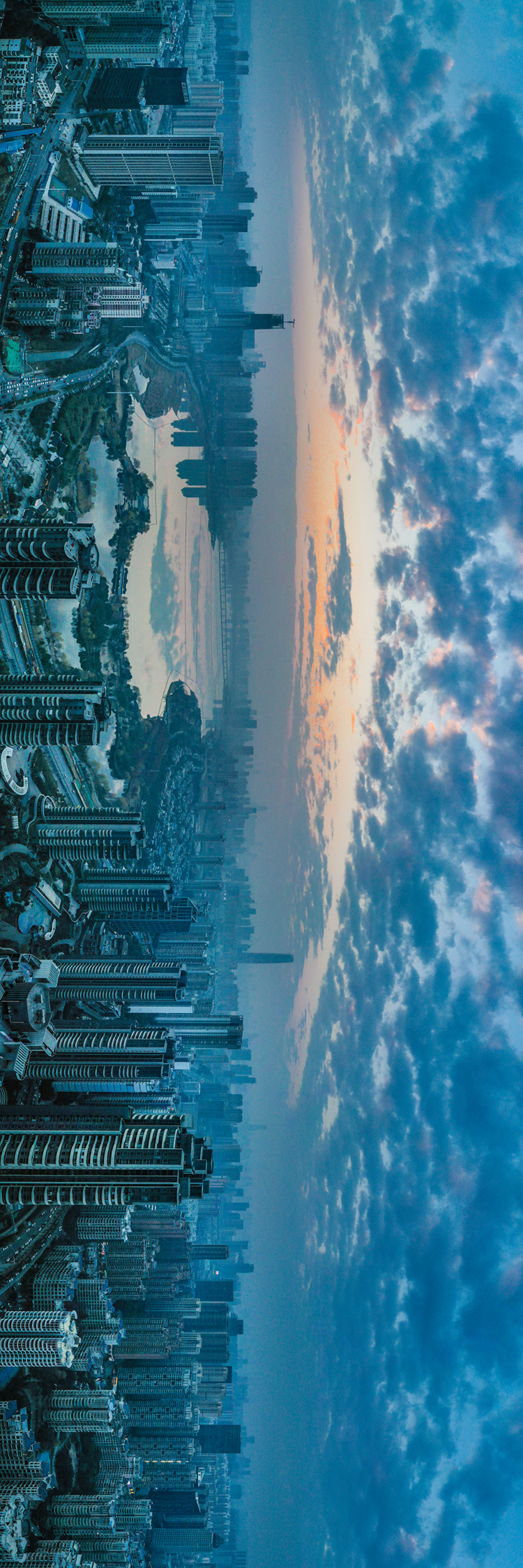 武汉傍晚天边云蒸霞蔚