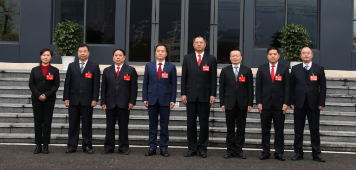 彭水县政协第十一届委员会主席、副主席、秘书长合影。