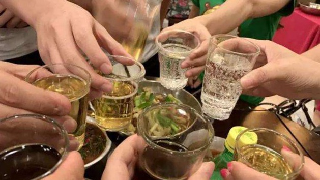 头孢配酒！男子一周内2次进急诊