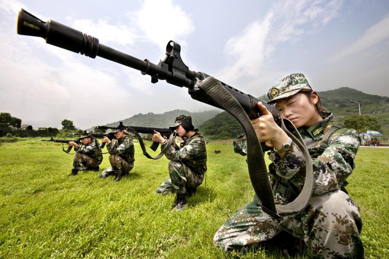 训练中的“海霞”女民兵。 杨燕辉提供