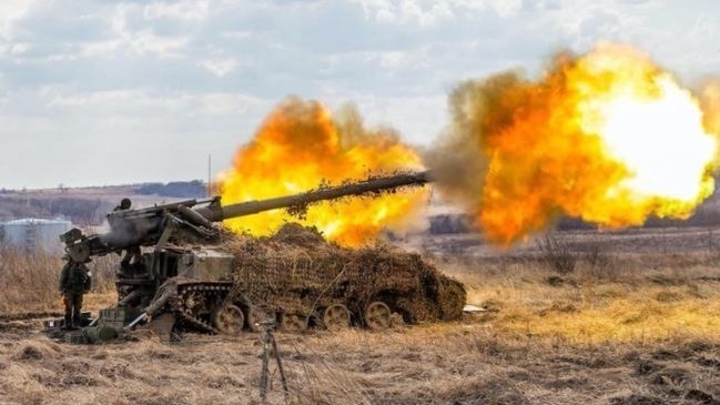 凤凰探访俄乌边境：俄军冬季训练 坦克成排出击火光冲天
