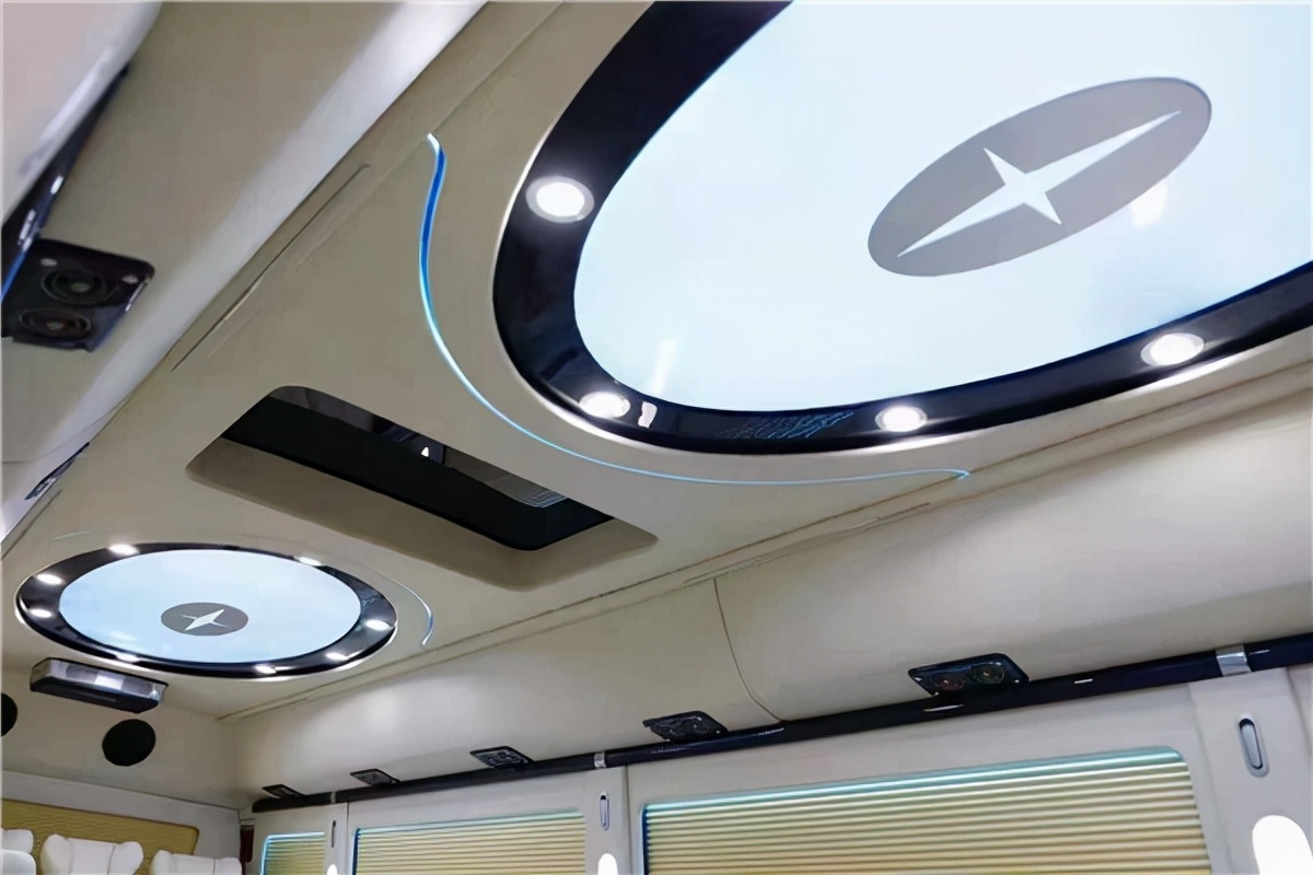 丰田考斯特11座商务车，接待用车天花板，低调大气舒适