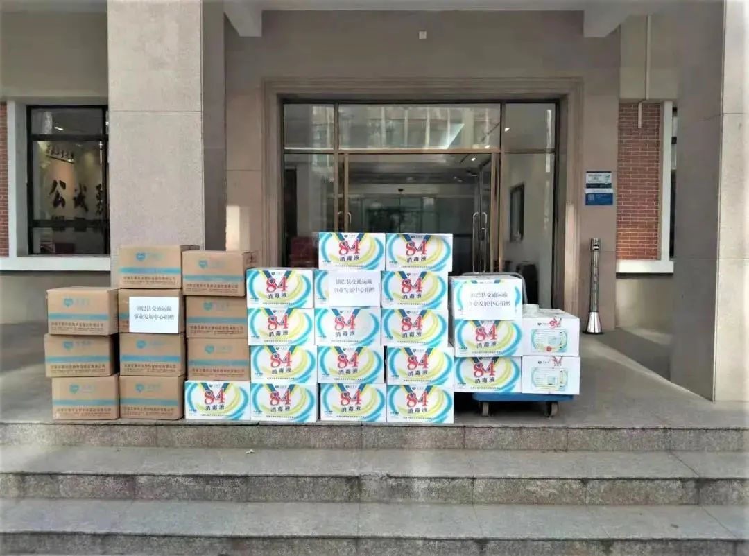 1月2日,汉中市镇巴县交通运输事业发展中心捐赠物资送达学校