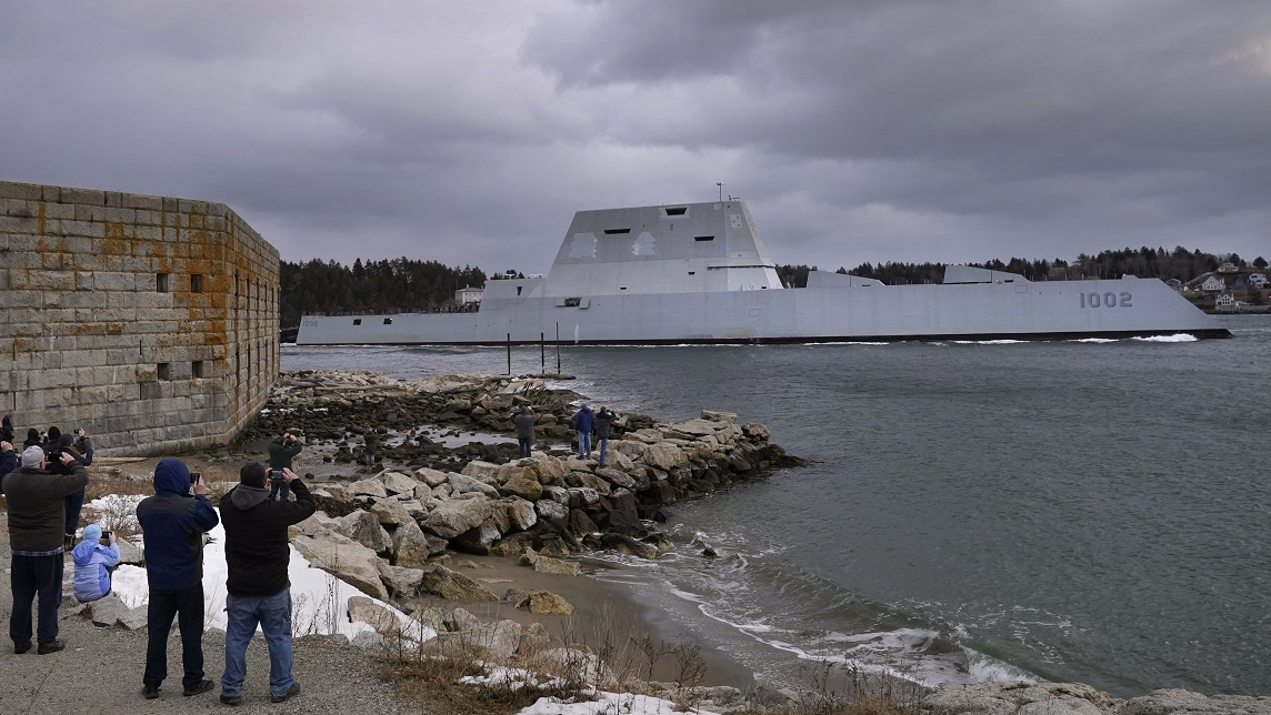 美媒：美海军最新隐身驱逐舰“换厂装修”