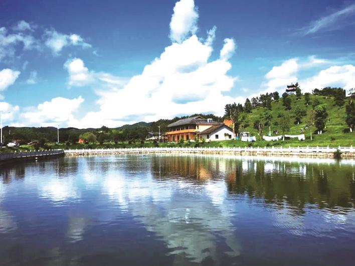 长沙县胖仔农庄位于金井镇石井村，面积2000亩，内部湖光山色、鸟语花香，且设施完善，成为不少市民乡村旅游的好去处。县文旅局供图