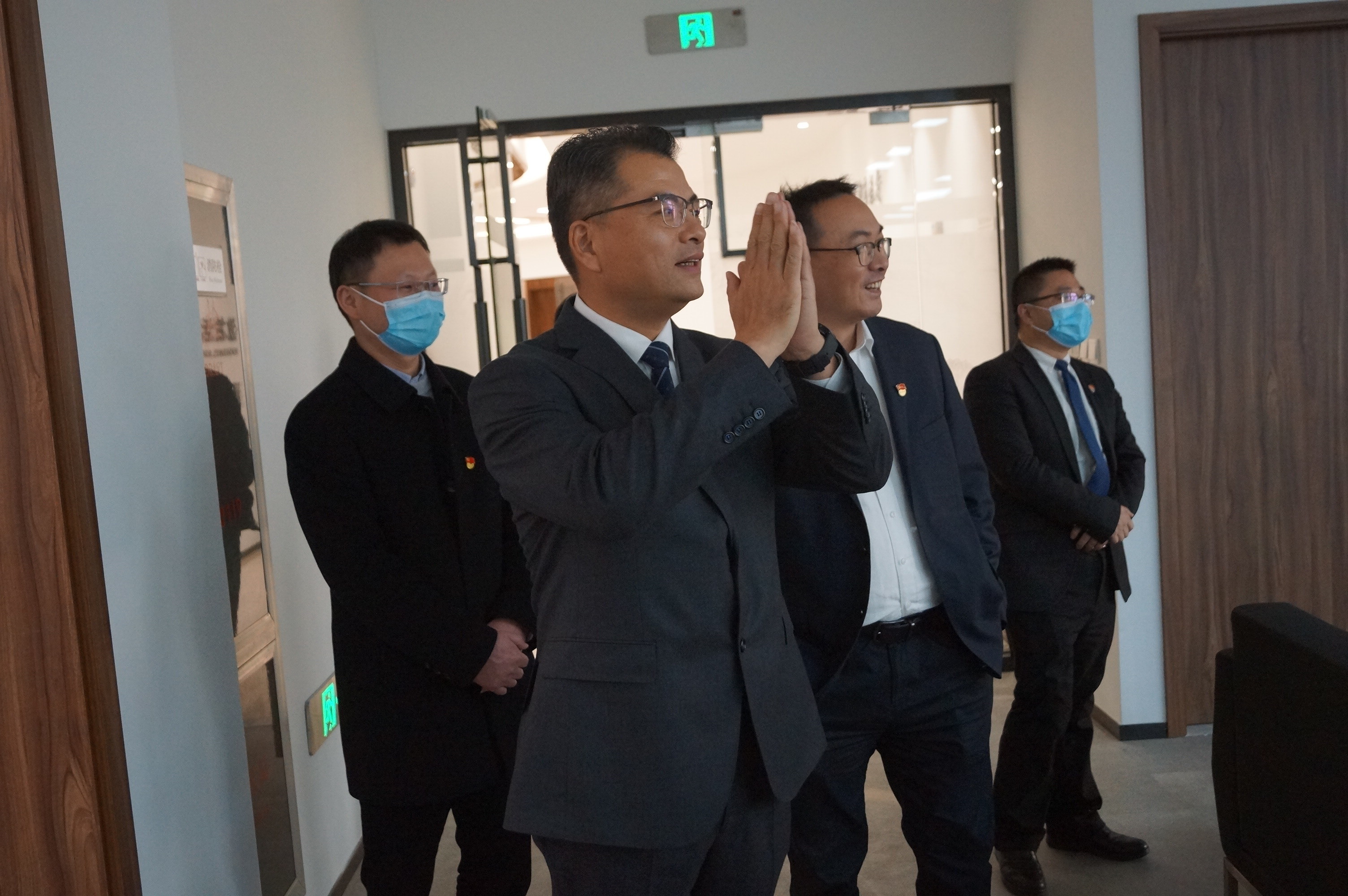 桐乡市副市长徐刚走访慰问中国银行桐乡支行网点一线员工凤凰网浙江