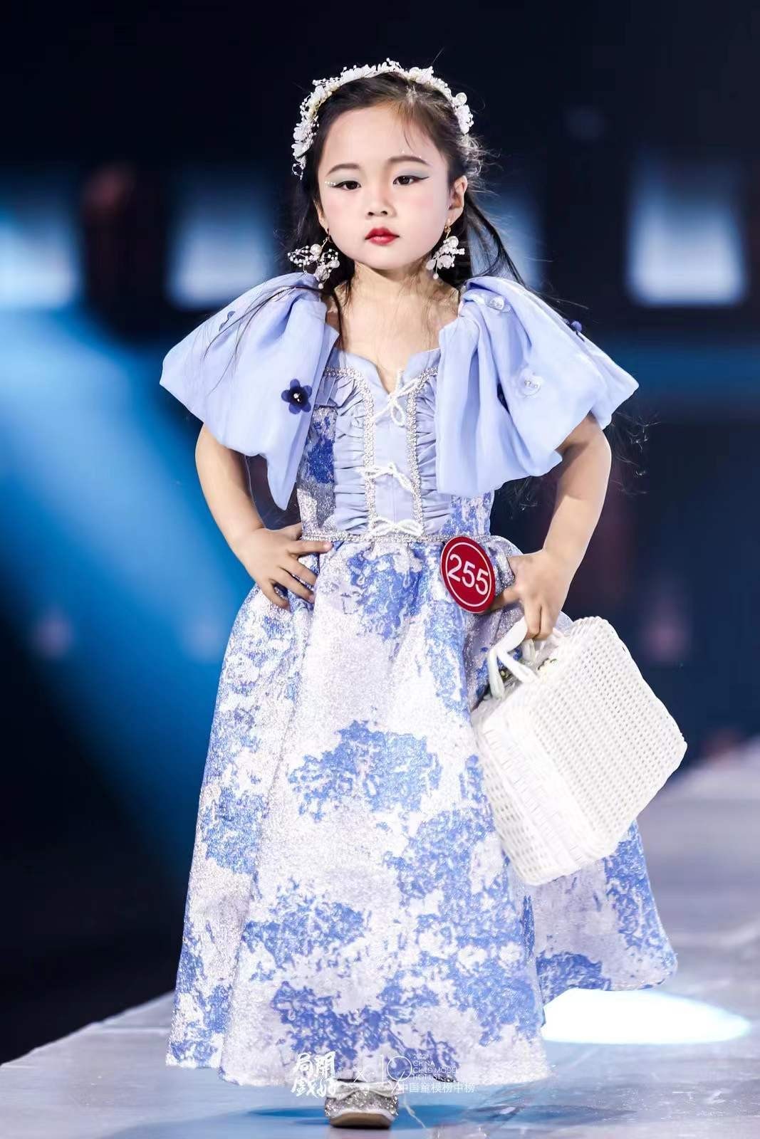 诸伊苒勇夺2022中国童模榜中榜时尚盛典人气偶像全国十强