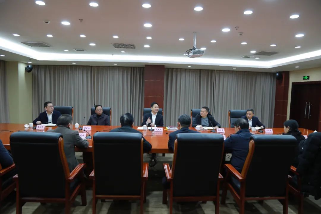 1月8日，梁平区委书记钱建超出席十八届区人大常委会领导班子见面会。