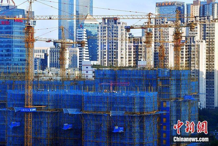 资料图为福建省福州市一处正在建设中的房地产楼盘。 中新社记者 张斌 摄