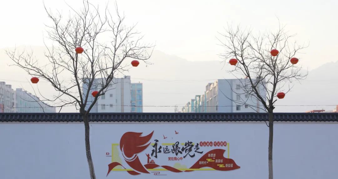 “永远跟党走”