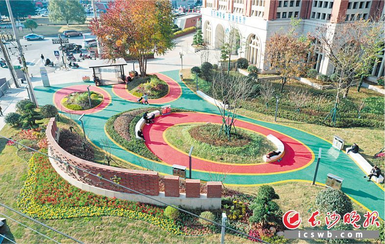 长沙市青少年宫南入口街角花园。　　市城管执法局供图