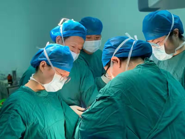 争分夺秒手术救治