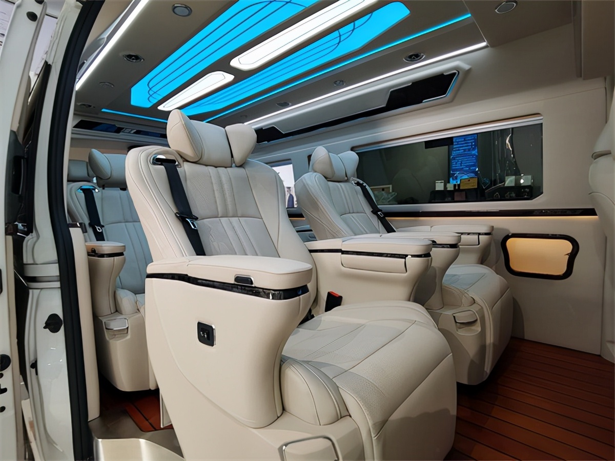 进口2022款丰田海狮改装豪华商务车，强劲动力超大尺寸