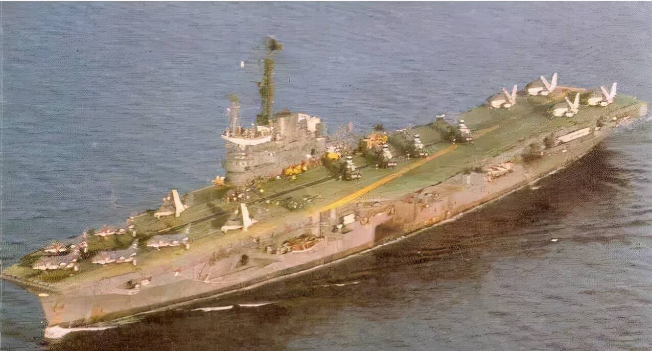 上图_ “维克兰特”号航母于1961年末被印度接收，随后就参加了果阿战争