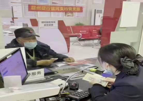 赣州银行银河支行为老年人开通“绿色通道”