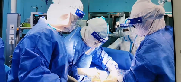 在大明宫院区定点救治医语开展高危孕产妇救治工作