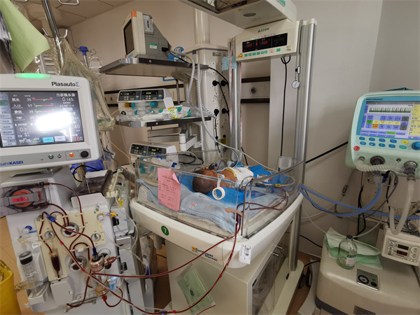 跑赢死神!西安交大二附院点燃重症新生儿的生命之光