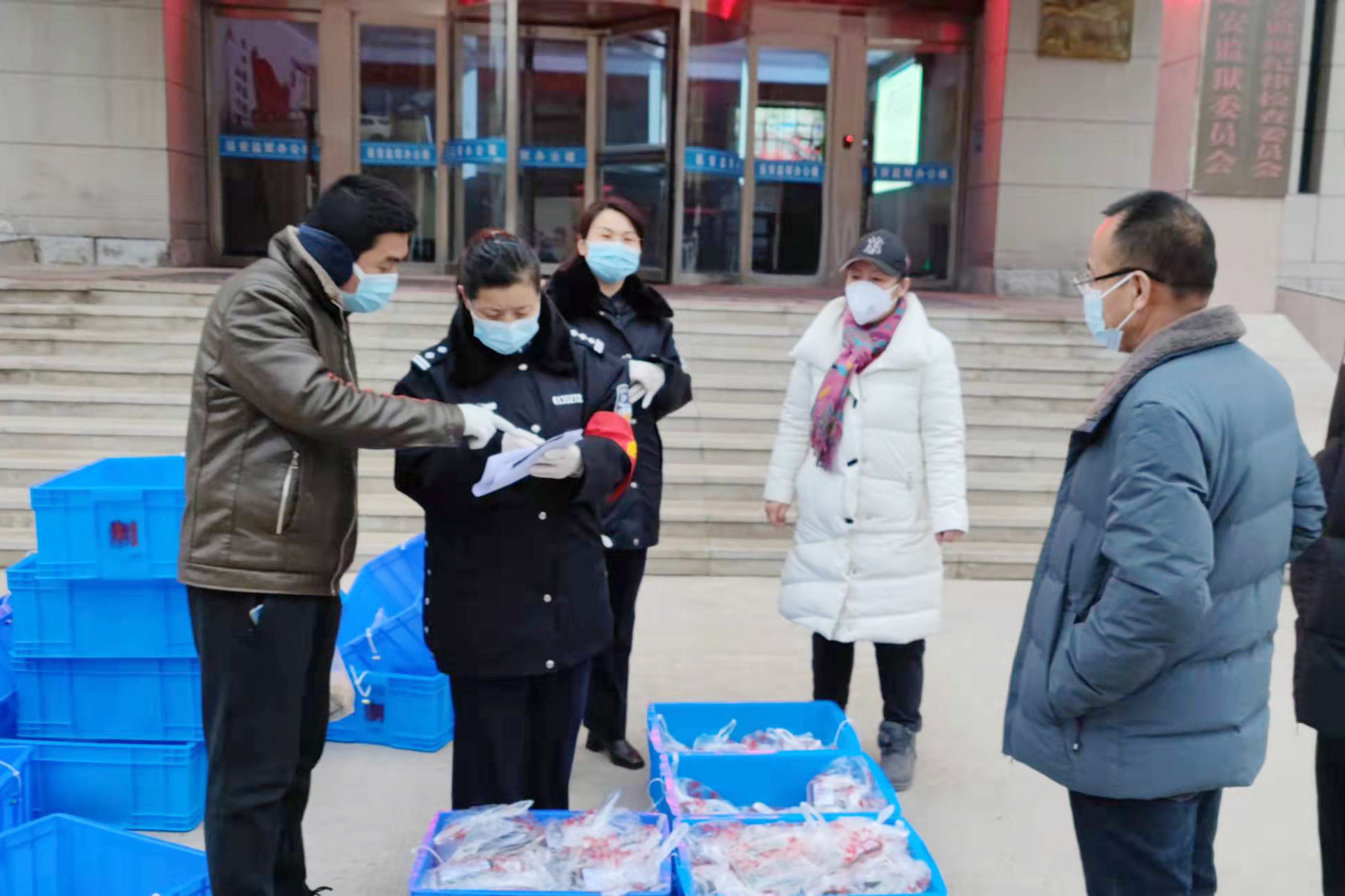 1月9日,第二個人民警察節來臨之際,延安市寶塔區臨鎮姚家坡村黨支部