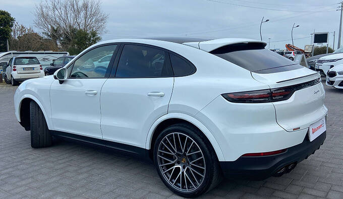 入门就是大排量保时捷全新卡宴实车街拍新前脸你爱了吗