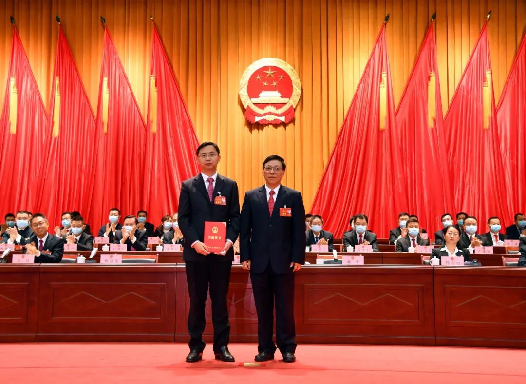 刘冲当选文昌市人民政府市长杨应龙当选文昌市人大常委会主任