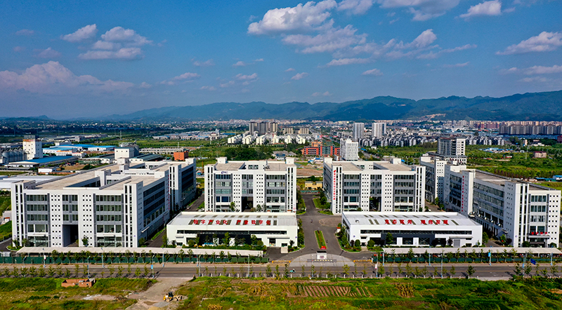 重庆“两群”地区首个高新区——重庆梁平高新产业技术开发区。熊伟 摄