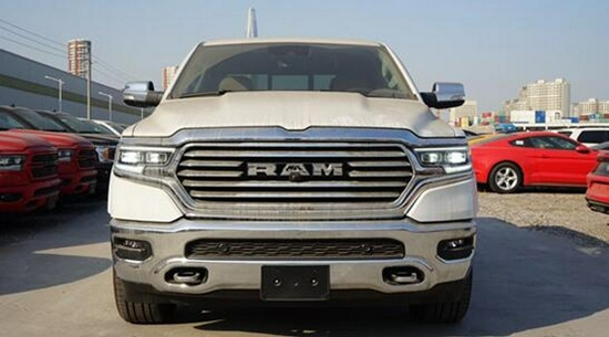 道奇公羊大角牛皮卡刚劲有力霸气威猛