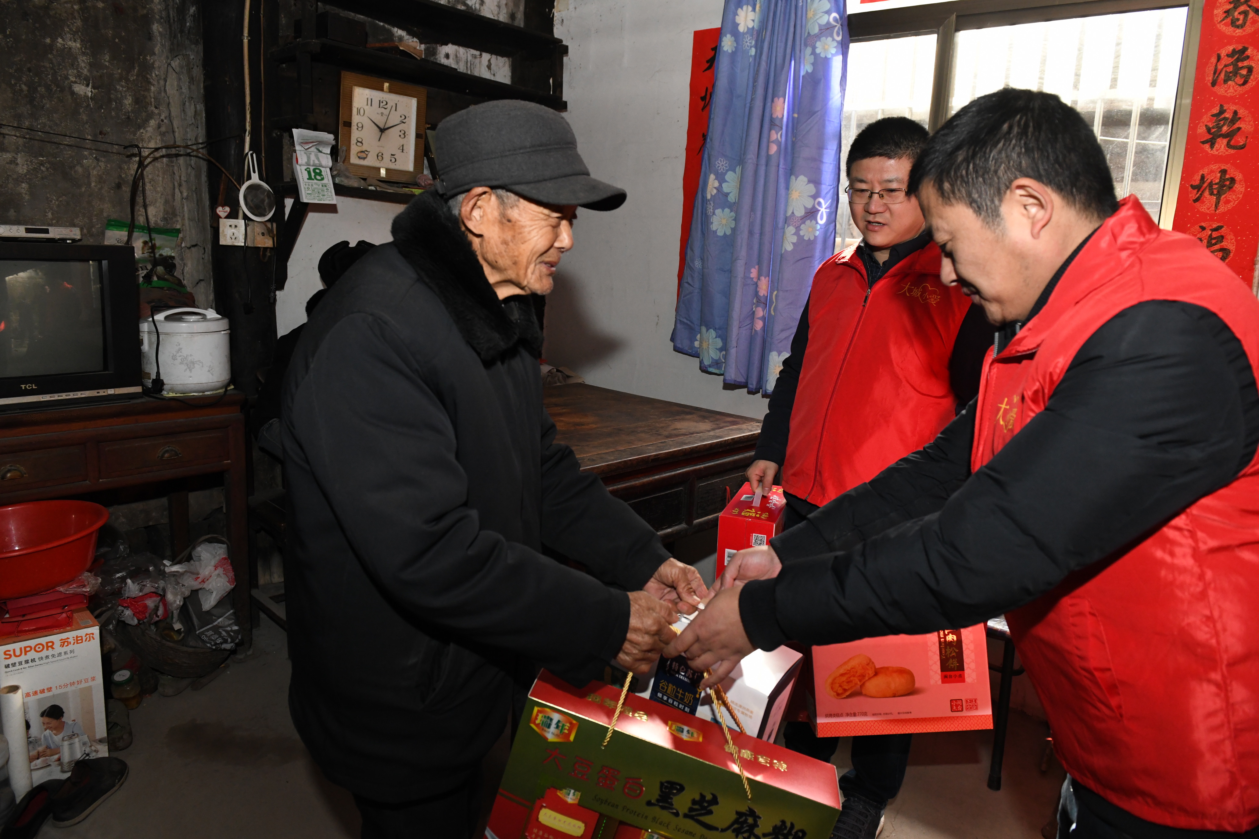 国网余姚市供电公司:冬日送温暖 敬老迎新春