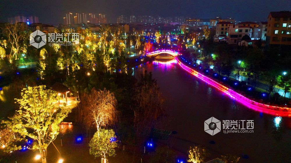 江西泰和：生态景观河夜景绚丽（图）