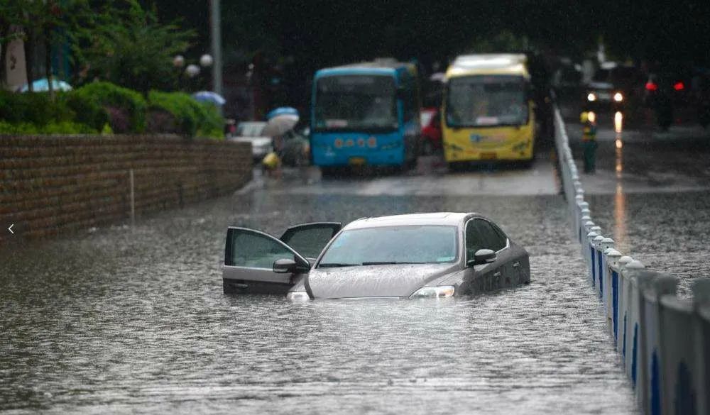 ▲2021年7月17日至23日,河南省遭遇历史罕见特大暴雨,发生严重洪涝灾害,共造成河南省内150个县(市、区)共1478.6万人受灾,因灾死亡失踪为398人,其中郑州市380人,直接经济损失1200.6亿元。