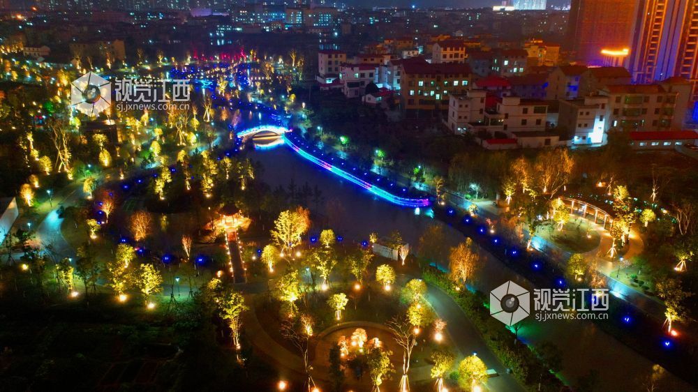 江西泰和：生态景观河夜景绚丽（图）