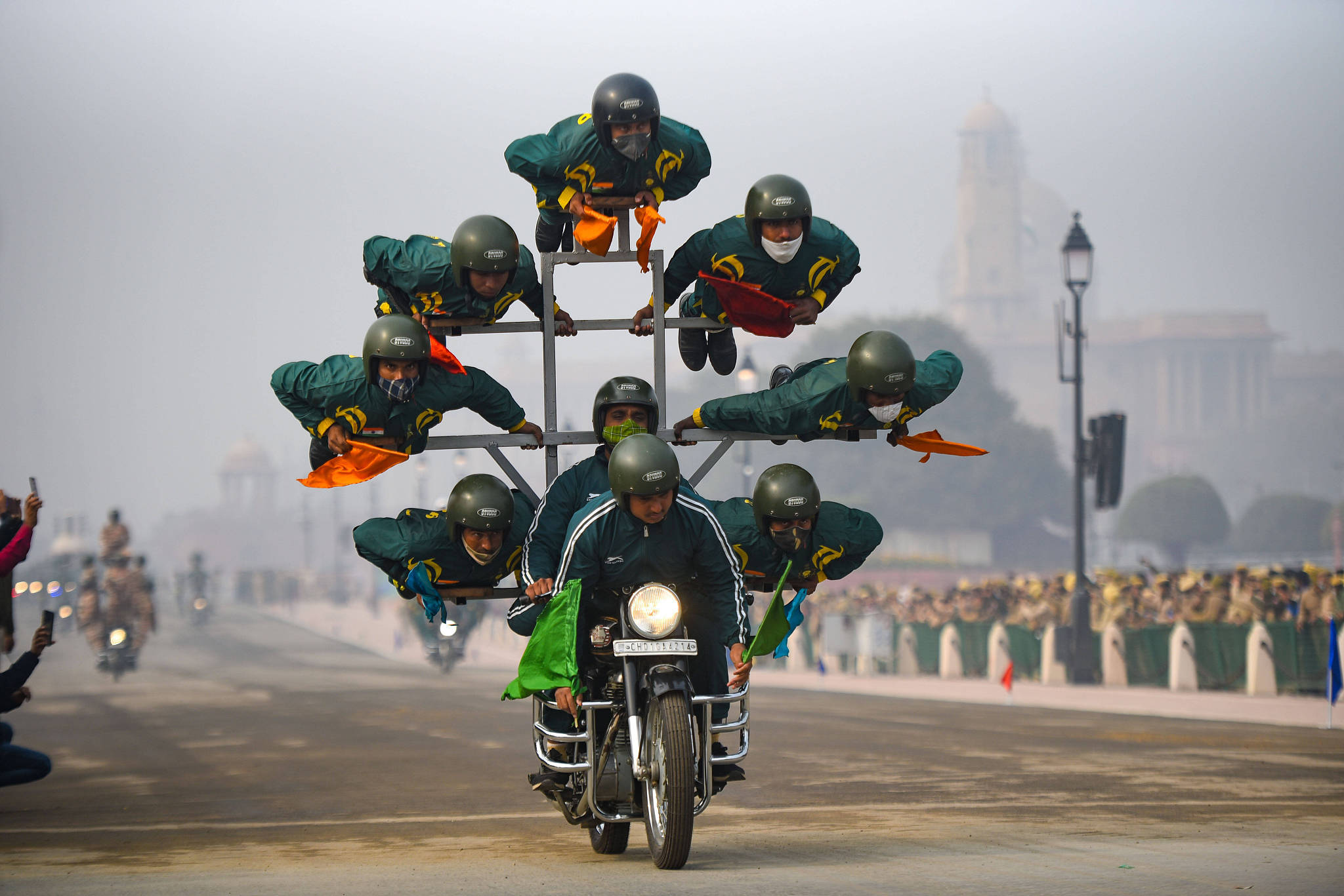 印度举行阅兵彩排摩托车方阵大秀特技
