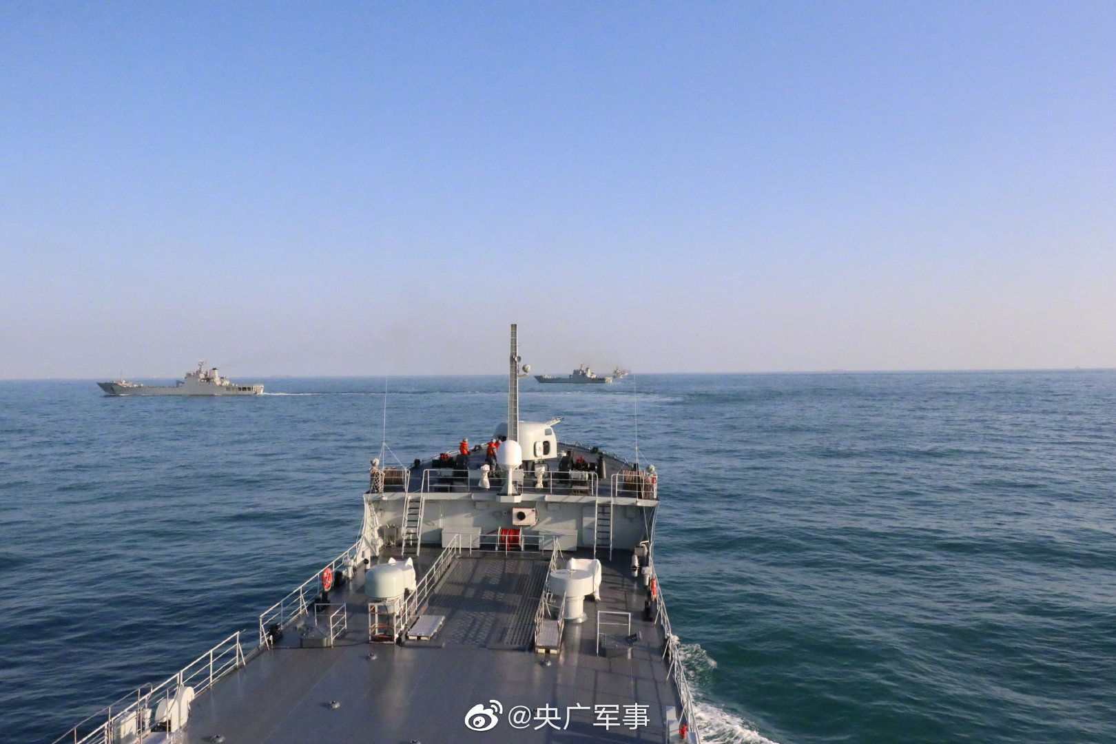 东部战区海军全要素登陆作战演练