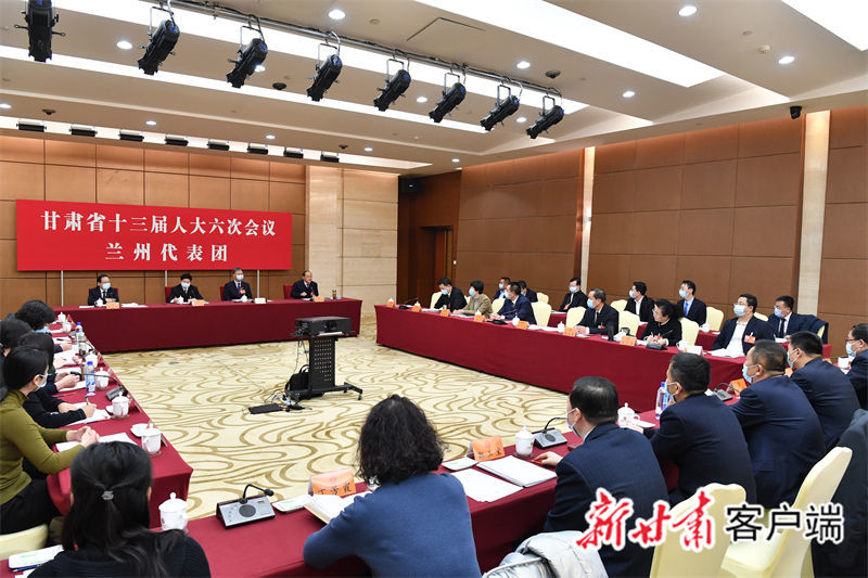 1月19日，兰州代表团审议省人大常委会工作报告、省高级人民法院工作报告、省人民检察院工作报告。（本文图片均为新甘肃&middot;甘肃日报记者 张铁梁 摄）