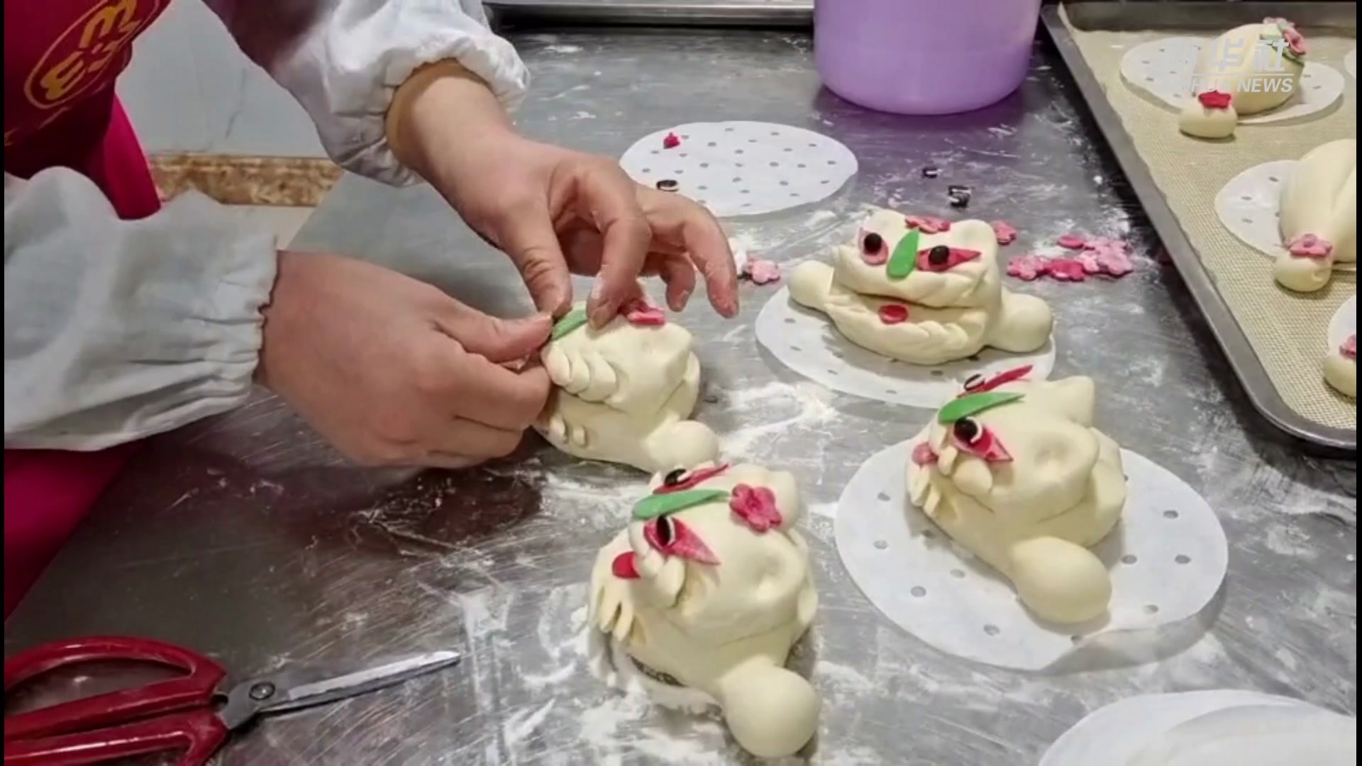 山东荣成虎头花饽饽制作忙